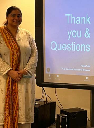 Fatima Bint Tufail (she/her) giving a presentation