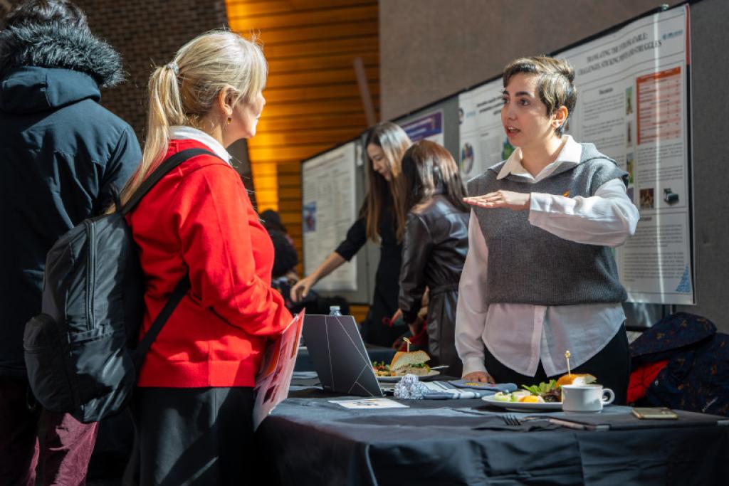 Two attendees having a conversation at research day 2024