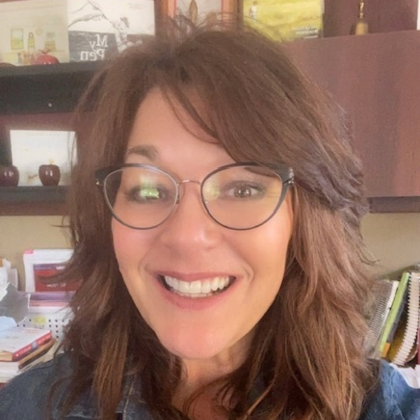 shari daniels headshot